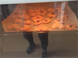 eine+Ausstellung+von+Donuts